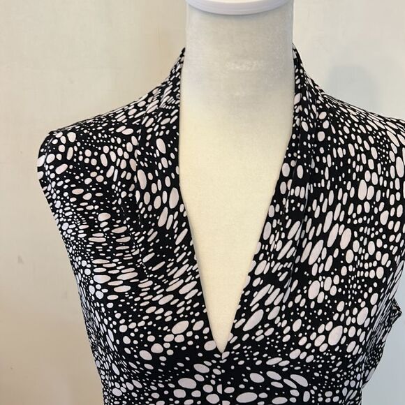 Grace Elements black white ovals sleeveless blouse V neckline Size M - Picture 4 of 7